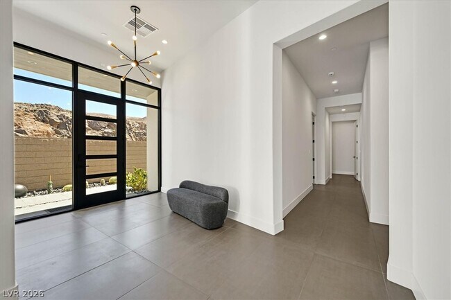 Building Photo - 692 Scenic Cliff Dr