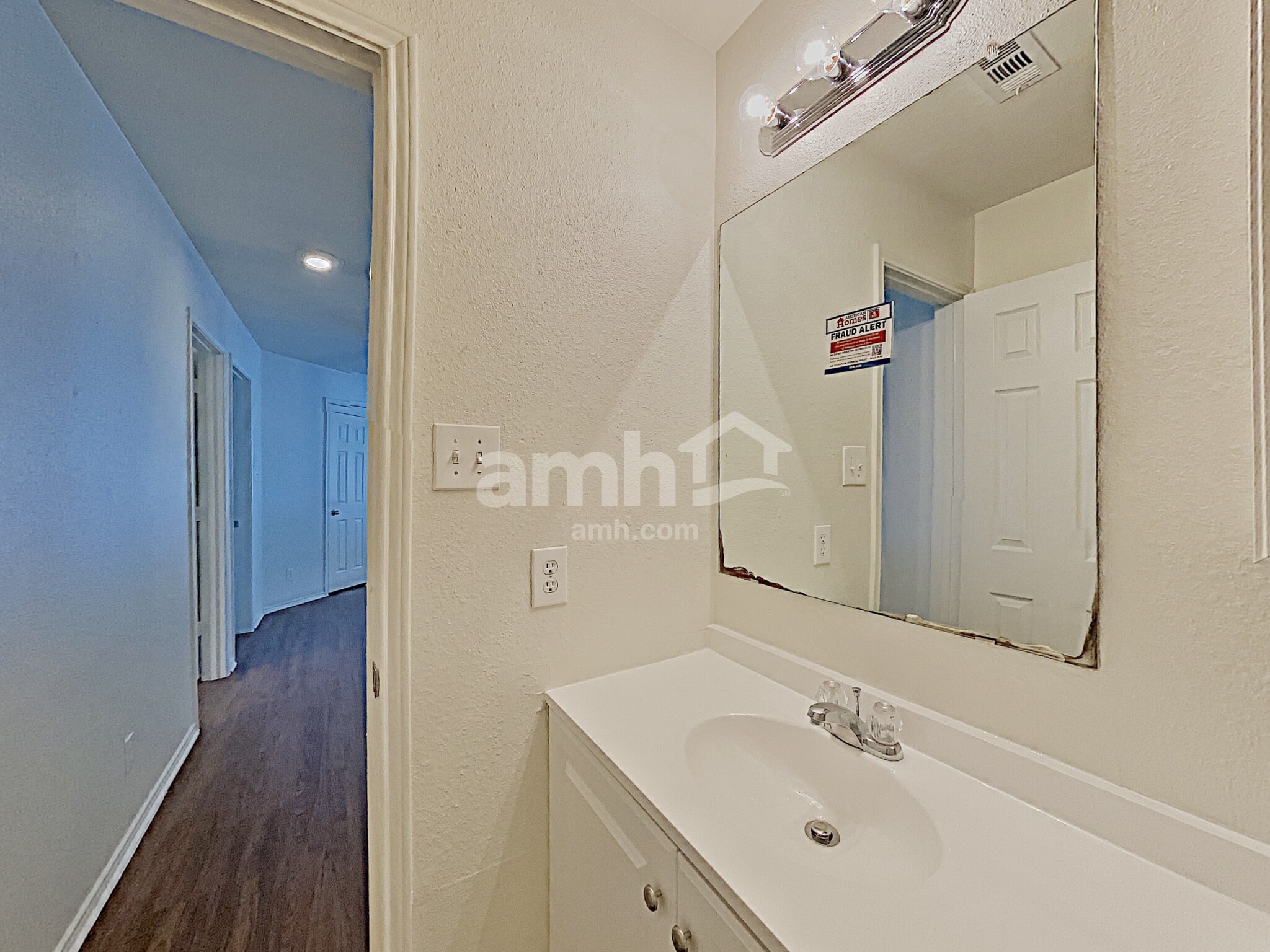 Building Photo - 9715 Woodland Pines