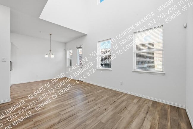 Building Photo - 4355 Hebron St