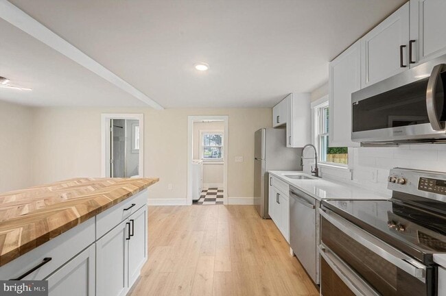 Building Photo - 553 Highland Ave
