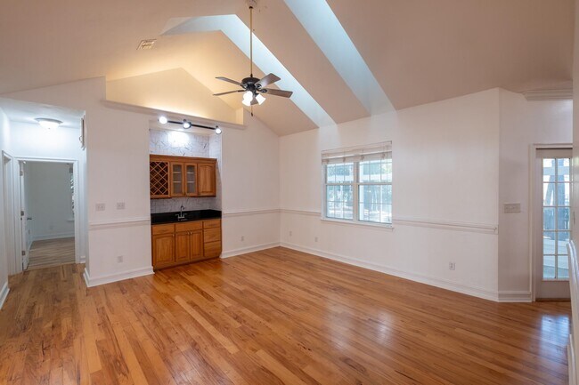 Building Photo - 3510 Gardenview Way