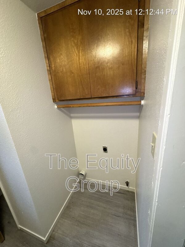 Building Photo - 701 E Noble Ave