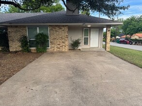Building Photo - 700 Long Ct