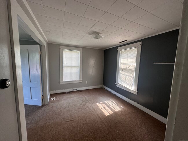 Building Photo - 260 Notch Hill Rd