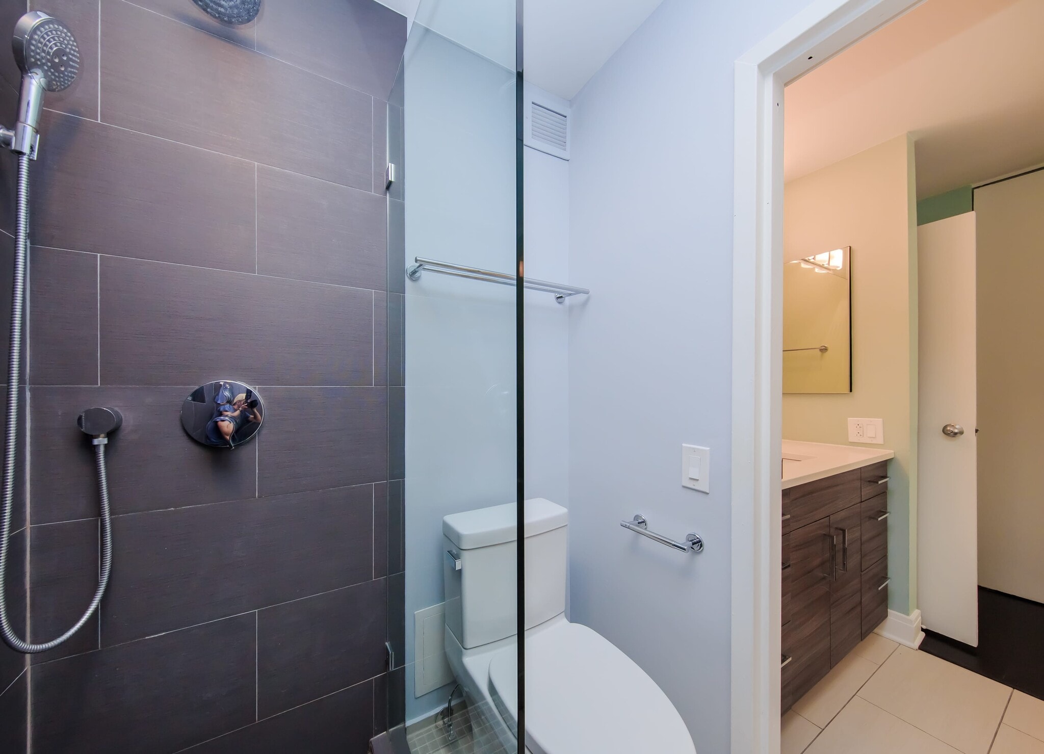 Master Bathroom - 200 N Dearborn St