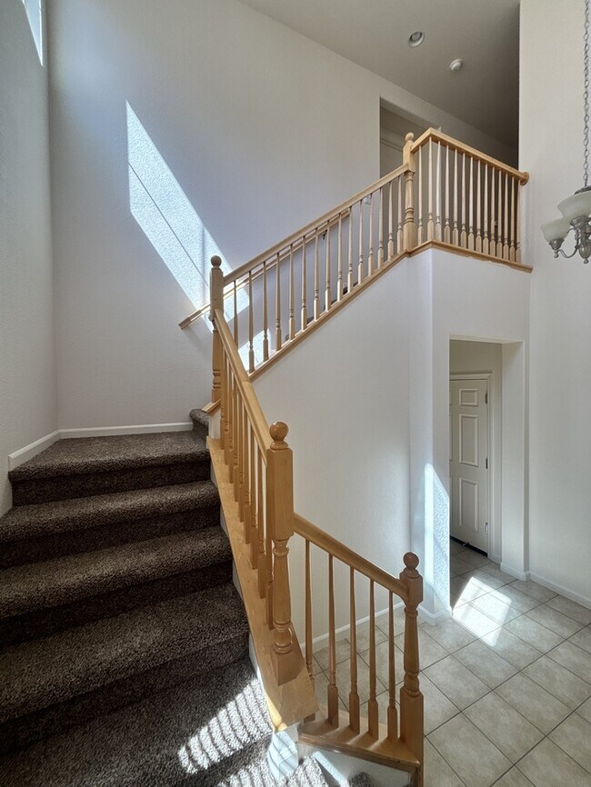 Building Photo - 9402 Vintner Cir
