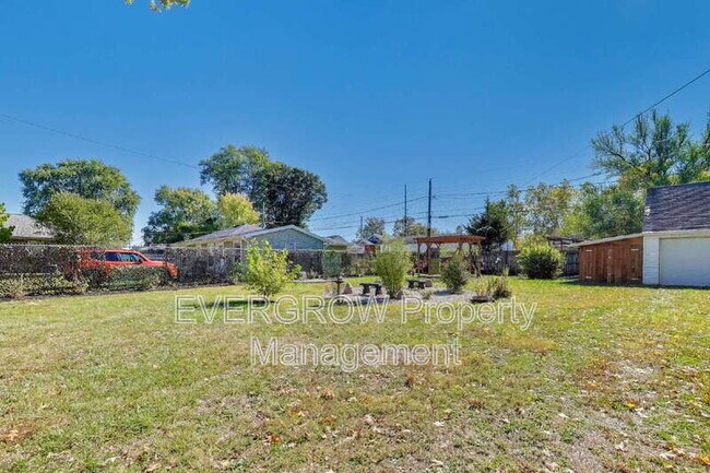 Building Photo - 321 Albany St