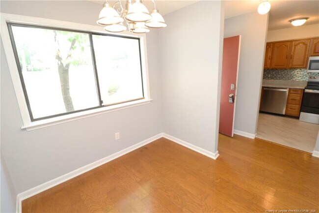 Building Photo - 7283 Sandy Creek Dr
