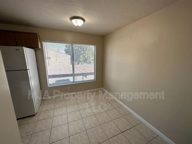 Building Photo - 4642 S Arlington Park Dr