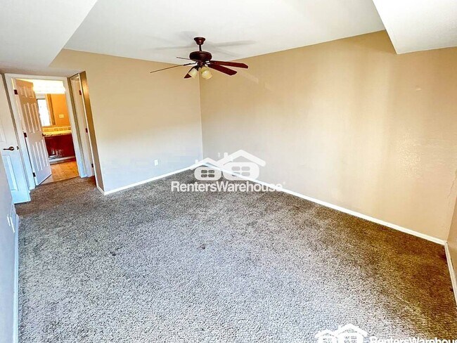 Building Photo - 12093 W Cross Dr