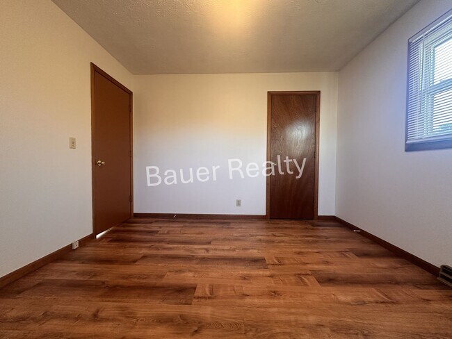 Building Photo - dk840