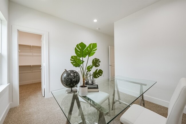 Building Photo - 5630 Balbo St