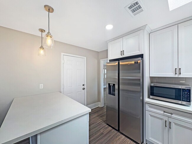 Building Photo - Stunning 3BR/2BA San Diego Home with Solar...