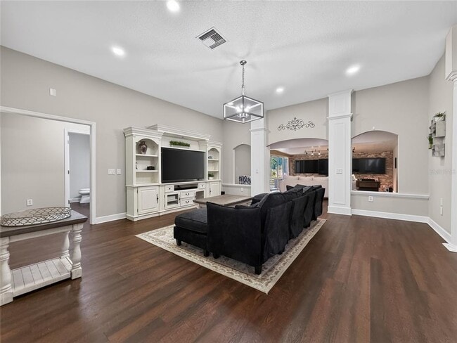 Building Photo - 33721 Spring Dr