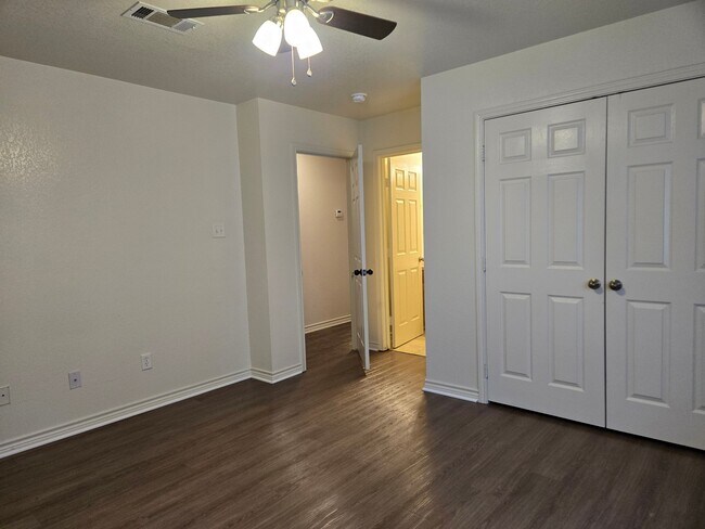 Building Photo - 3714 Oldenburg Ln