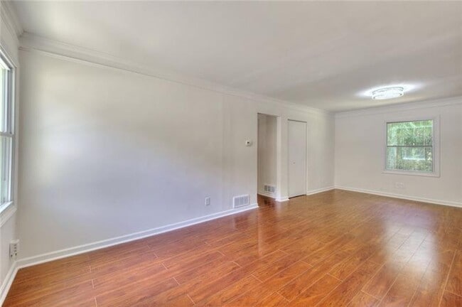 Building Photo - 3946 Green Oak Dr