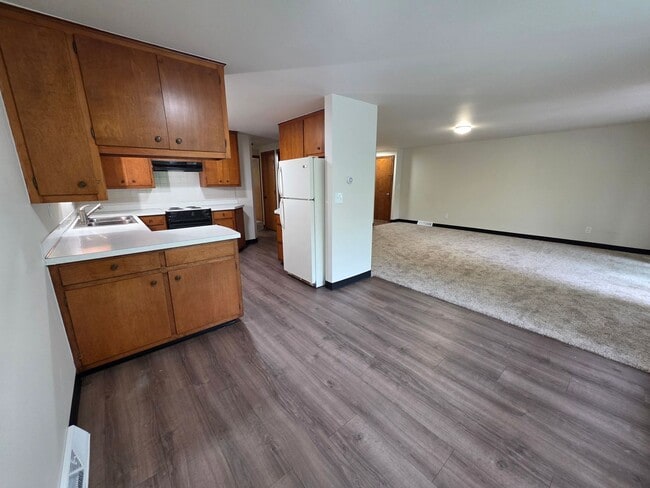 Building Photo - 3036 Albert Dr