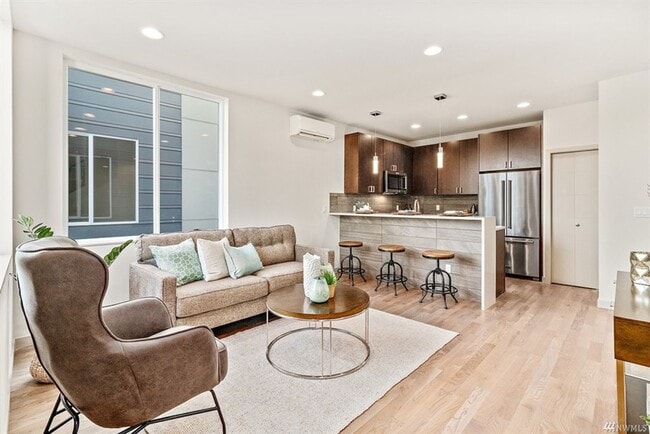 Building Photo - 3bd/2.25ba Seattle Townhome