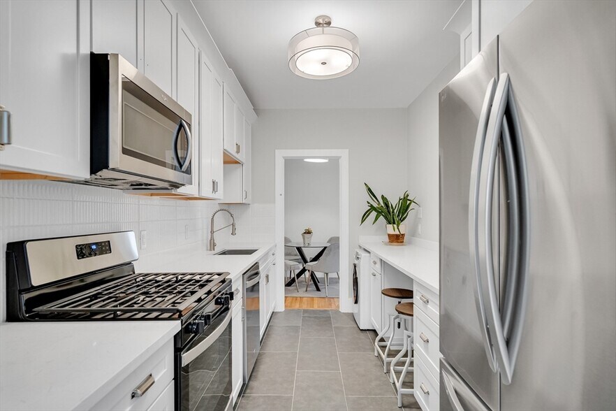 Building Photo - 1485 Beacon St