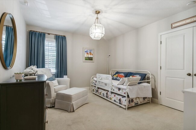 Building Photo - 5 bedroom 3 bathroom with over 3,500 square feet in East Memphis near Walnut Grove and Perkins