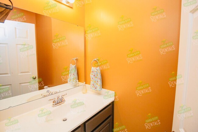 Building Photo - Prelease for June 15th, 2026- 3 Bedroom, 2...