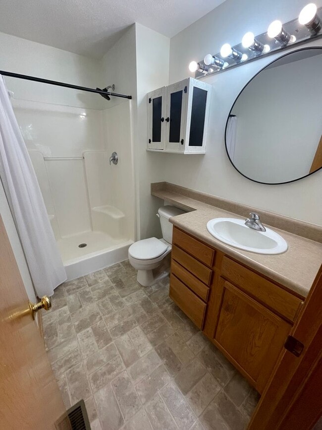 Building Photo - Beautiful open-concept ranch