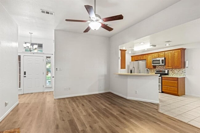 Building Photo - 1802 Ramona Cir