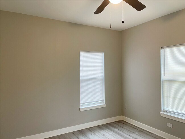 Building Photo - 2609 3rd St