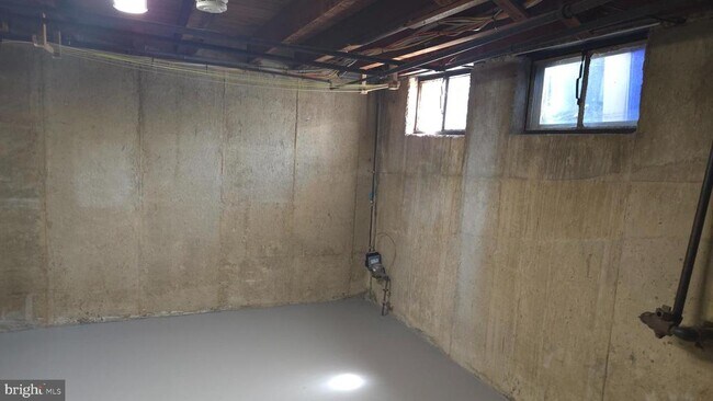 Building Photo - 356 Krams Ave