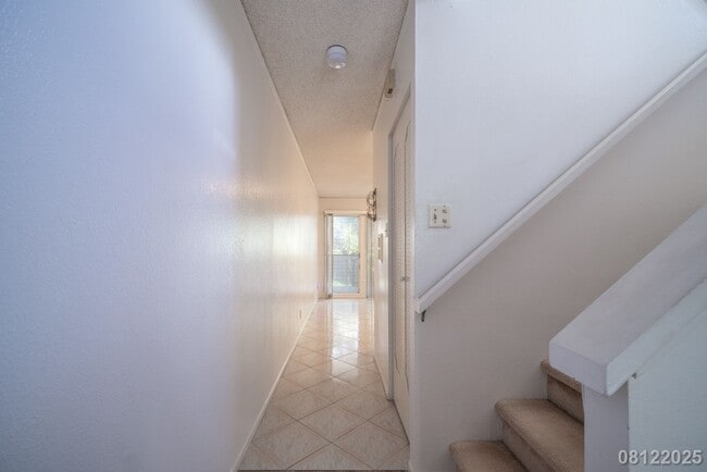 Building Photo - 2 Bed 1 Bath in Ridgeway
