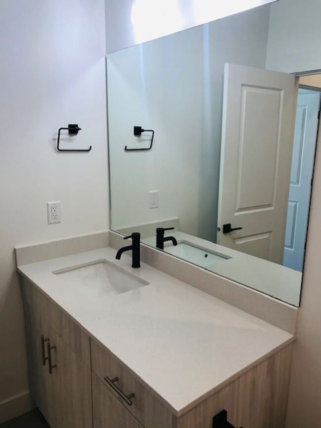 Building Photo - Beautiful new construction townhouse with quartz countertops and 2 car garage
