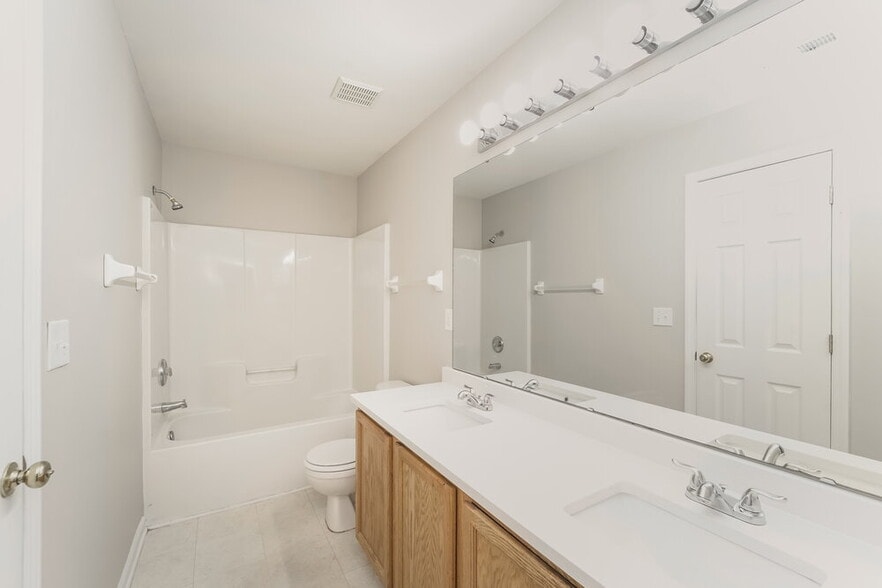 Building Photo - 7950 Bristle Ln