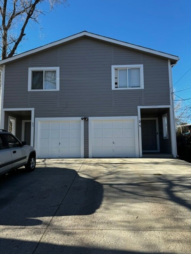 Building Photo - 2 Bedroom Townhome Located near Downtown Colorado Springs