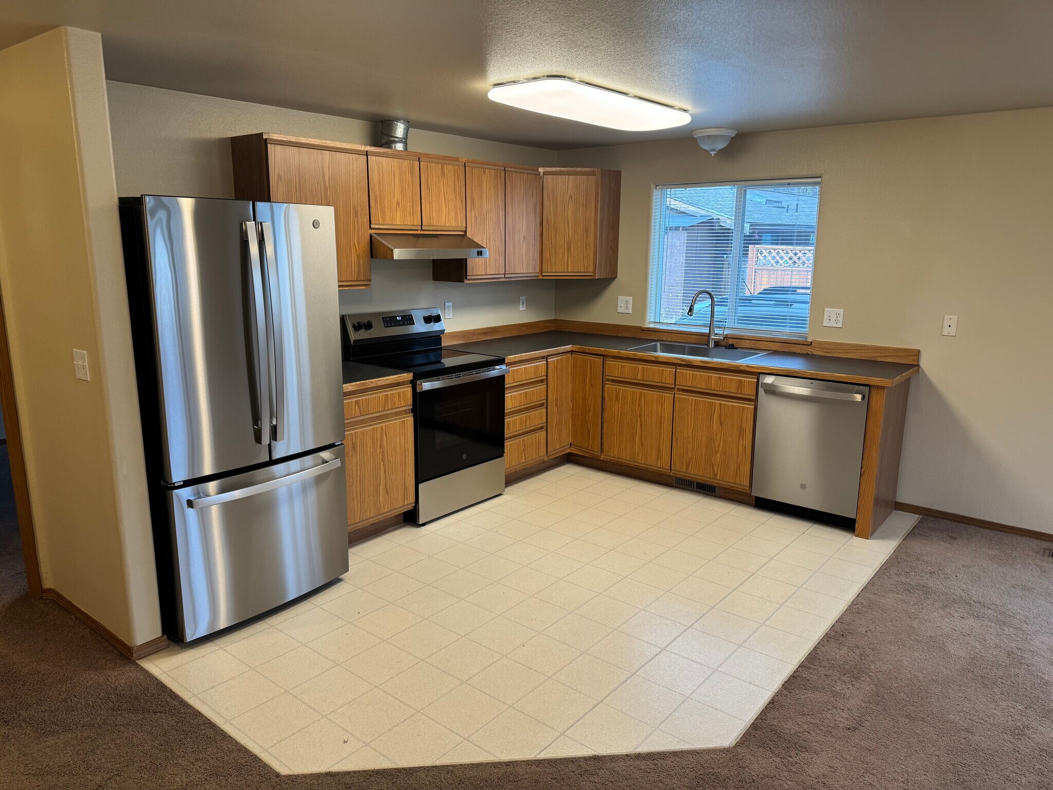 Building Photo - 1031 NW Portland Ave