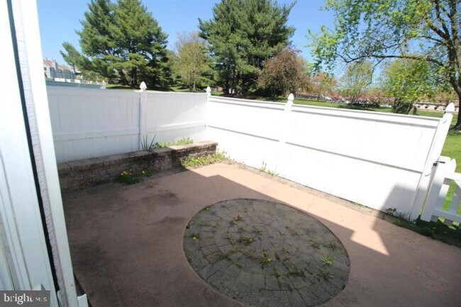 Building Photo - 681 Rose Hollow Dr