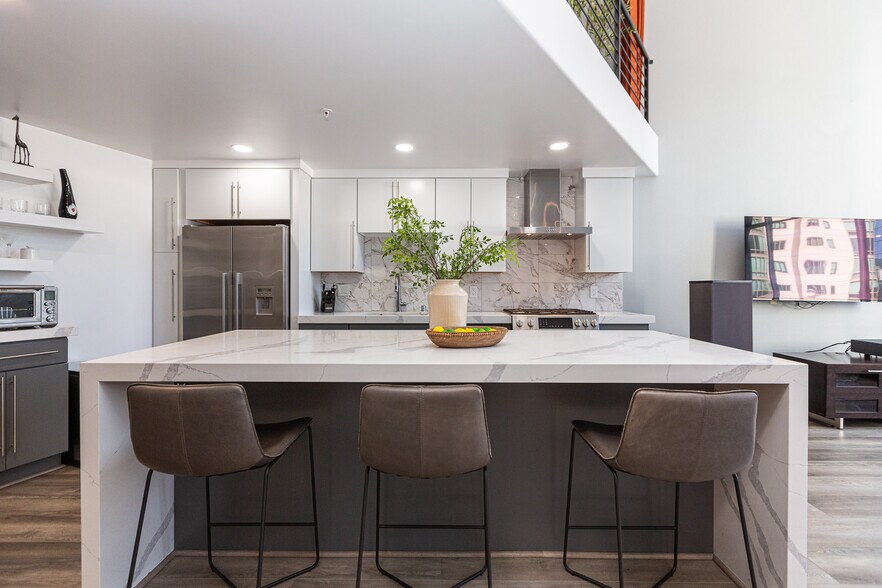 Building Photo - 346 1st St