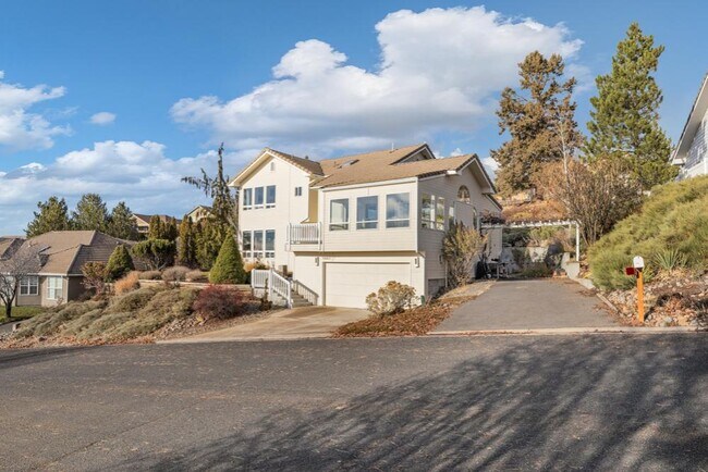 Building Photo - 5663 Basin View Dr