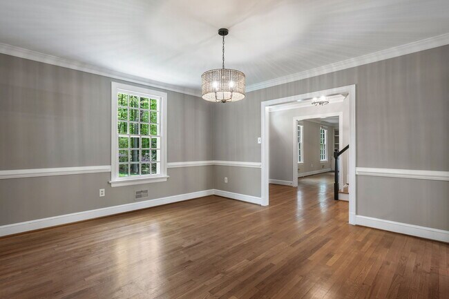 Building Photo - 9900 Kingsbridge Rd