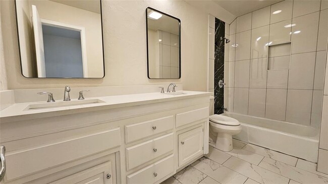 Building Photo - 11921 Shady Trail Ln