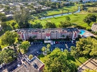 Building Photo - 1035 Country Club Dr