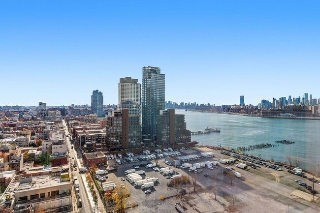 Building Photo - 16 Dupont St