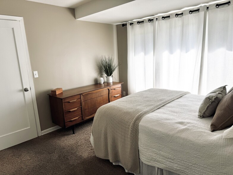 Building Photo - 217 Eastwood Dr