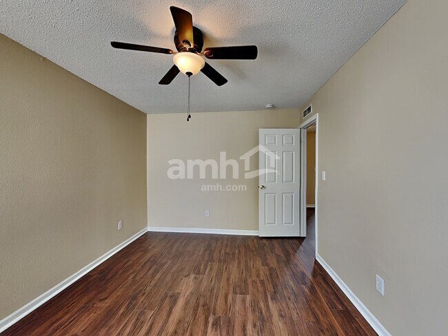 Building Photo - 360 Harts Ford Way