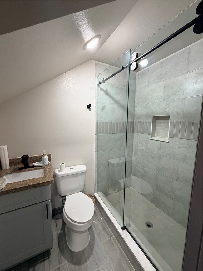 Building Photo - 5400 Pine Ave