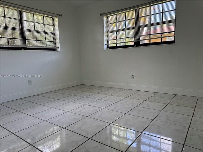 Building Photo - 730 SW 7th St