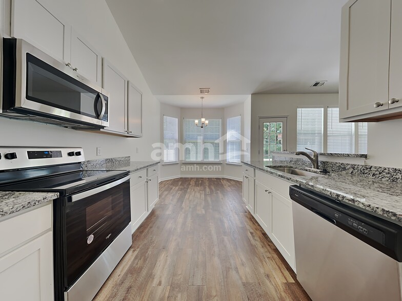 Building Photo - 8 Prominence Point