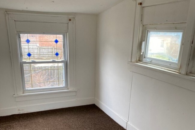 Building Photo - 415 N 11th St