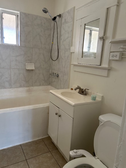 Building Photo - 1908-1914 218th St