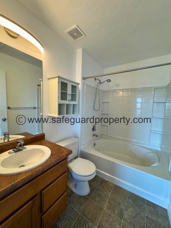 Building Photo - Amazing Draper Townhome with Mountain Views!