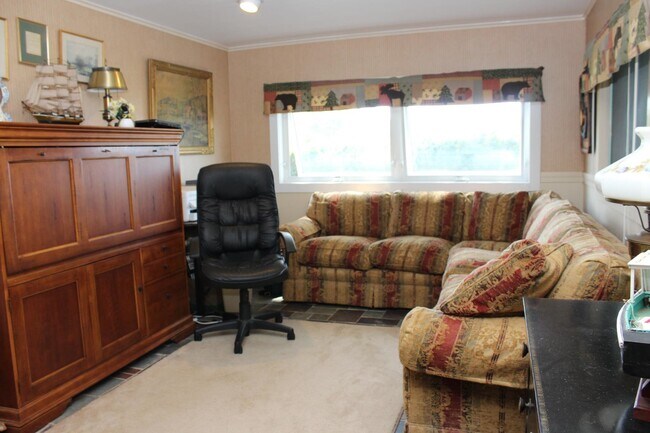 Building Photo - 318 Paradise Dr